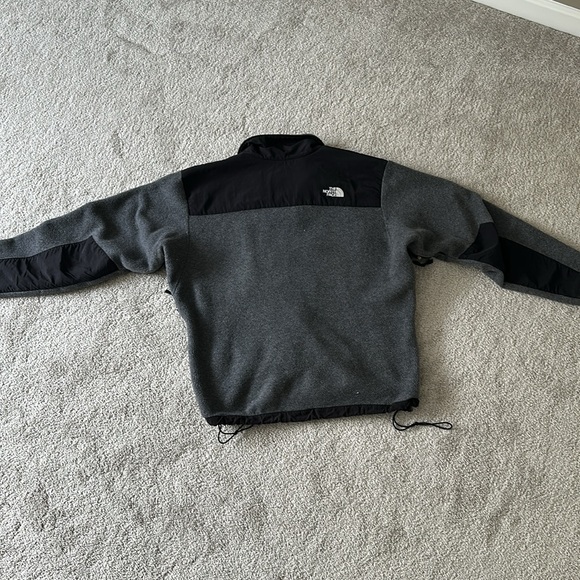 Men’s gray North Face jacket size large - Picture 3 of 3